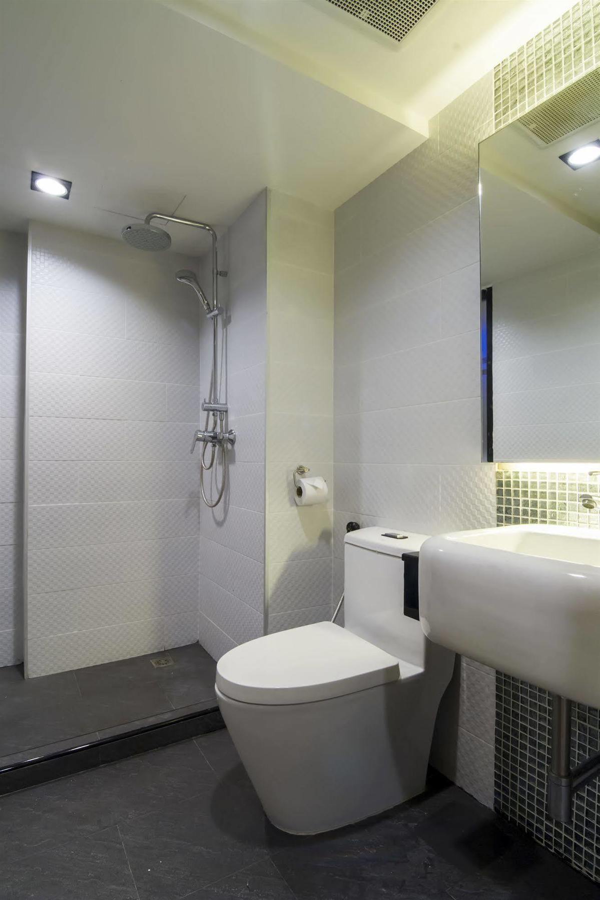 Eleven Avenue Suites Бангкок Экстерьер фото